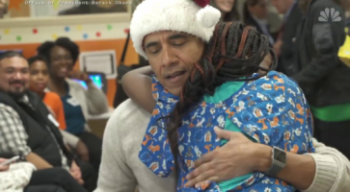 "Санта-Клаус" Барак Обама науқас балаларға сыйлық жасады