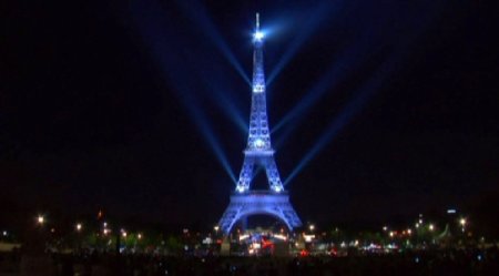 Парижде Эйфель мұнарасының 130 жылдығы атап өтілді