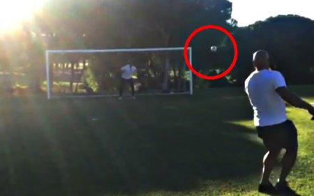 Аты аңызға айналған футболшы физика заңының шеңберінен шығатын әйгілі голын қайталады