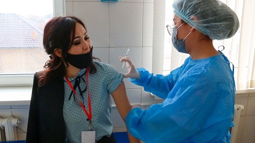 Қызылордалық мұғалімдерге вакцина салынып жатыр