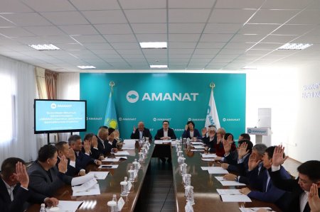 «AMANAT»: Аманжол Оңғарбаев фракция жетекшісі болып сайланды
