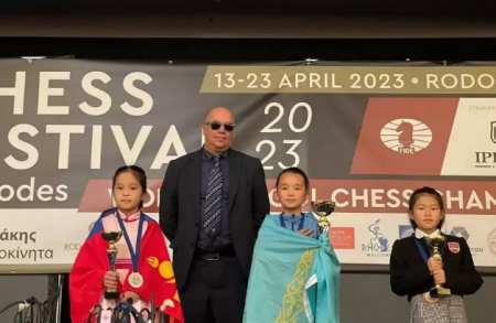 Қазақтың екі оқушы қызы шахматтан әлем чемпионы атанды