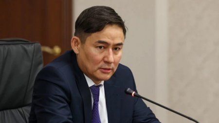 Азамат Есқараев Әділет министрі қызметінде қалды