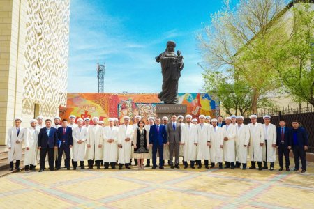 ПРЕЗИДЕНТ КЕҢЕСШІСІ М.ОТАРБАЕВ ДІН САЛАСЫНЫҢ ӨКІЛДЕРІМЕН КЕЗДЕСТІ