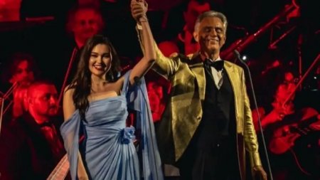 «Анам – мұғалім, әкем – сантехник» – Әлемге әйгілі Андреа Бочеллимен бірге ән шырқаған қазақ қызы кім?