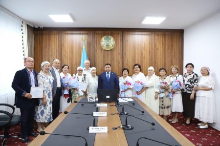 МӘДЕНИЕТ ЖӘНЕ ӨНЕР САЛАСЫНЫҢ ҚЫЗМЕТКЕРЛЕРІНЕ ҚҰРМЕТ КӨРСЕТІЛДІ