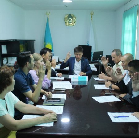 ПАРТИЯЛЫҚ БАҚЫЛАУ КОМИССИЯСЫНЫҢ ОТЫРЫСЫ ӨТТІ