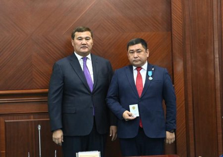 Абыройға бөленеген адал еңбек