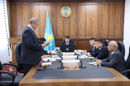 МІНДЕТТІ МЕДИЦИНАЛЫҚ САҚТАНДЫРУ МЕН КӨЛЕҢКЕЛІ ЭКОНОМИКАНЫ АЗАЙТУ МӘСЕЛЕЛЕРІ ҚАРАЛДЫ