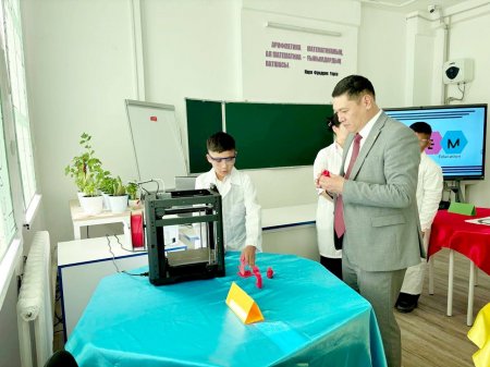 БІЛІМ БӨЛІМІ БАСШЫСЫ БЕРІК СЪЕЗДҰЛЫНЫҢ МЕКТЕПТЕРГЕ ІССАПАРЫ ЖАЛҒАСЫН ТАПТЫ