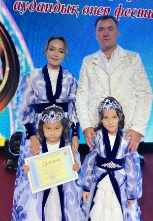 ӨРІСІ КЕҢ ӨНЕРЛІ ОТБАСЫ