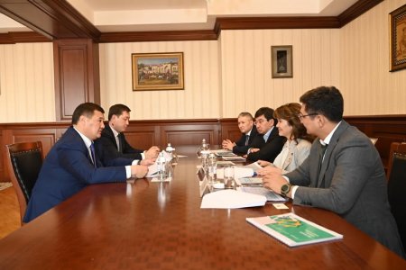 АЙМАҚ БАСШЫСЫ «ҚАЗАҚСТАН ХАЛЫҚ БАНКІ» АҚ БАСҚАРМА ТӨРАЙЫМЫ ҮМІТ ШАЯХМЕТОВАМЕН КЕЗДЕСТІ