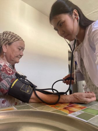 "АРДАГЕРЛЕРДІ АРДАҚТАЙЫҚ" ПАРТИЯЛЫҚ ЖОБАСЫ АЯСЫНДА МЕДИЦИНАЛЫҚ КӨМЕК КӨРСЕТІЛДІ