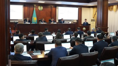 Вице-премьер Қанат Бозымбаев фермерлермен кездесті