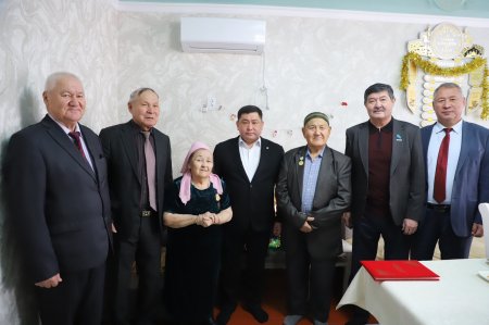 АУДАН ӘКІМІ АРДАГЕРЛЕРДІ ҚҰТТЫҚТАДЫ