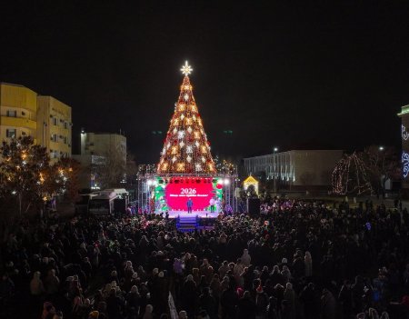 АЙМАҚ БАСШЫСЫ ҚАЛА ТҰРҒЫНДАРЫ МЕН ҚОНАҚТАРЫН МЕРЕКЕМЕН ҚҰТТЫҚТАДЫ