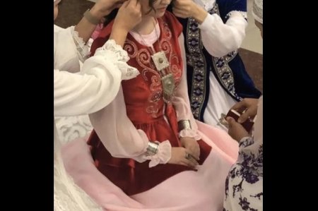 Сырғалы қыз сыланар