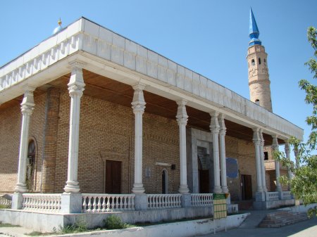 АҚИҚАТТЫ ТУ ЕТКЕН ТУЫНДЫ