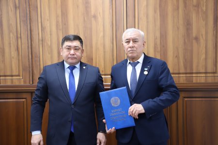 АДАЛ ЕҢБЕК ИЕСІНЕ КӨРСЕТІЛГЕН ҚҰРМЕТ