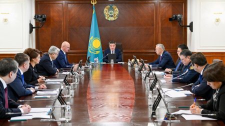 Олжас Бектенов жаңа Конституция жобасын талқылау аясында ақпараттық-түсіндіру жұмыстарын ұйымдастыру бойынша кеңес өткізді