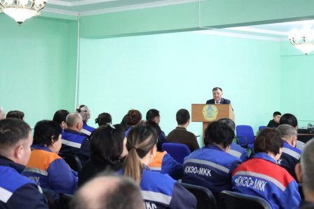 Конституциялық реформа жөніндегі комиссияның мүшесі, Қызылөрда облыстық мәслихатының төрағасы еңбек ұжымымен кездесті