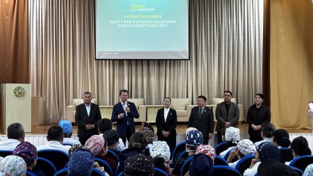 МЕДИЦИНА ҚЫЗМЕТКЕРЛЕРІНЕ ЖАҢА КОНСТИТУЦИЯ ЖОБАСЫНЫҢ НЕГІЗГІ БАҒЫТТАРЫ ТҮСІНДІРІЛДІ