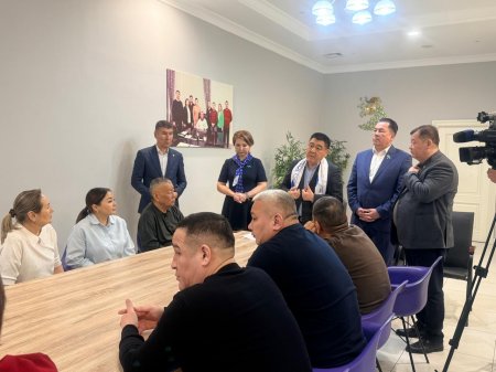 «Ақ жол» партиясы өкілдері кәсіпкерлермен кездесті