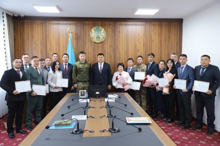 КҮЗГІ ӘСКЕРИ НАУҚАНҒА БЕЛСЕНДІЛІК ТАНЫТҚАН МАМАНДАРҒА АЛҒЫС БІЛДІРІЛДІ