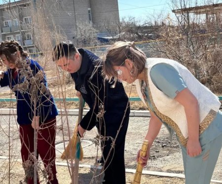 БАЙҚОҢЫРДА ЖАҢАРУ КҮНІНЕ ОРАЙ ТАЗАЛЫҚ АКЦИЯСЫ ҰЙЫМДАСТЫРЫЛДЫ