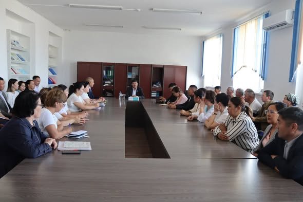 "Сырдария" бастауыш партия ұйымының мүшелерімен кездесті