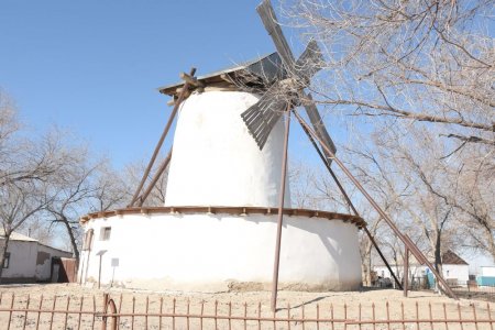 ДАЛАНЫҢ ДӨҢГЕЛЕК МҰНАРАСЫ