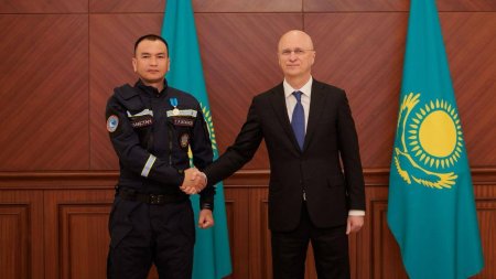 Мемлекеттік орган қызметкерлері мен авиация саласының өкілдерін наградтады