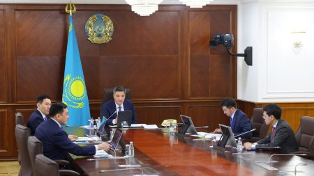 Олжас Бектенов Президент тапсырмаларын орындау аясында «Деректерді өңдеу орталықтары алқабы» жобасын жүзеге асыру жөнінде кеңес өткізді