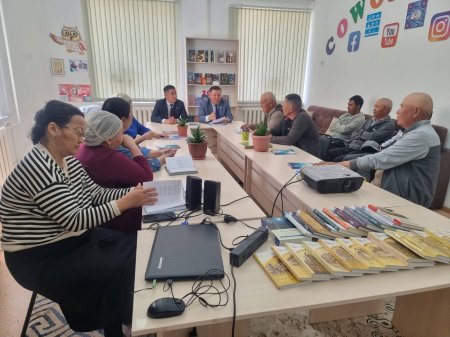 Қуаңдария ауылдық округінің білім саласының қызметкерлерімен кездесу