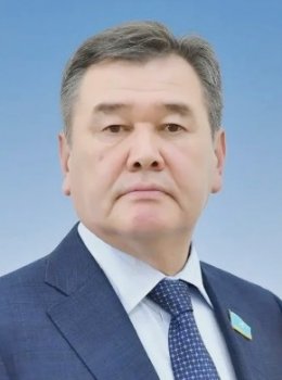 МӘЖІЛІСМЕН МҰРАТ НЕМЕСЕ МЕМЛЕКЕТШІЛ МІНЕЗ ИЕСІ