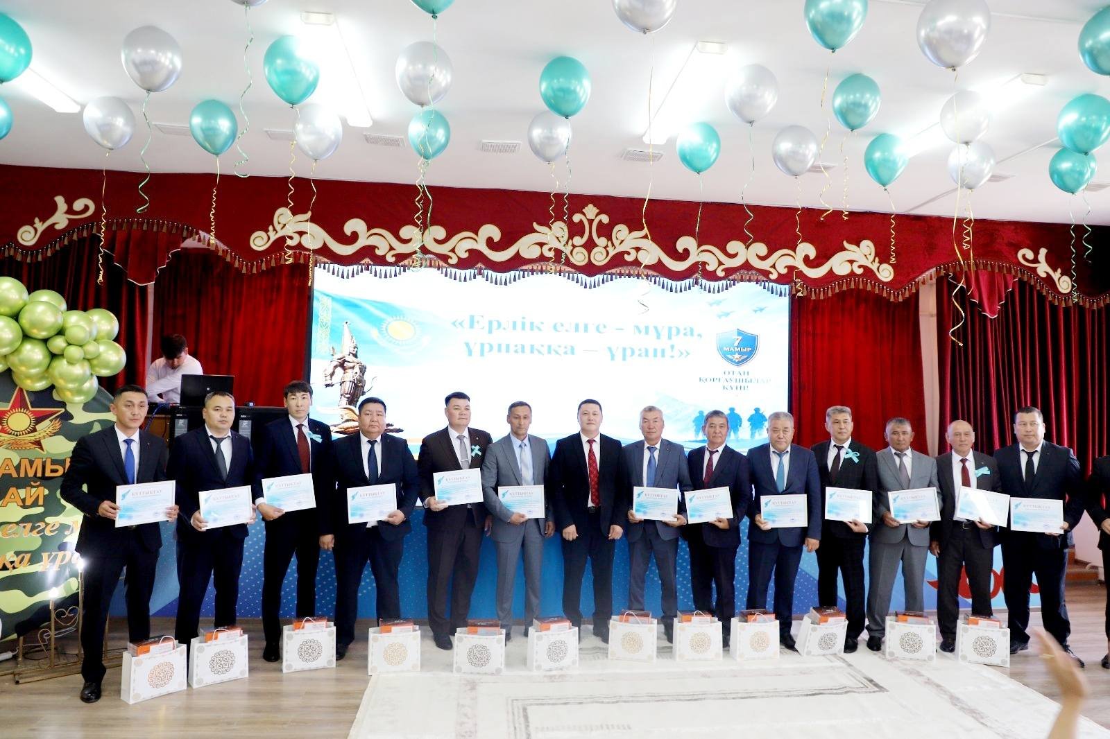 Білім саласының азаматтарына құрмет көрсетілді