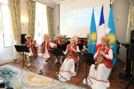 ФРАНЦИЯДА ЕУРОПА ҚАЗАҚТАРЫНЫҢ БАСҚОСУЫ ӨТТІ