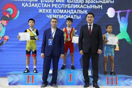 ҚАРМАҚШЫЛЫҚ ЖАС АУЫР АТЛЕТТЕР ЖЕТІСТІГІ