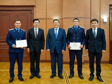 Прокурорлар жасанды интеллект әзірлеушілеріне айналып, өз әзірлемелерін әлемге әйгілі сарапшы Кай-Фу Лиге таныстырды