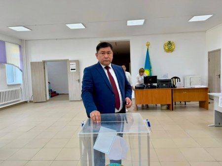 АУДАН ӘКІМІ ҚҰРЫЛТАЙ САЙЛАУЫНДА ДАУЫС БЕРДІ