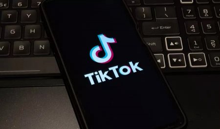 Тоқаев: Смартфон - TikTok-қа телміру үшін емес, табыс табудың құралы