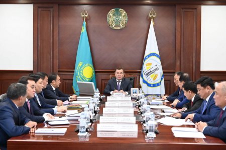 АЛДАҒЫ ҮШ ЖЫЛДЫҚТА ЖҮЗЕГЕ АСЫРЫЛАТЫН МАҢЫЗДЫ ЖОБАЛАР ТАЛҚЫЛАНДЫ