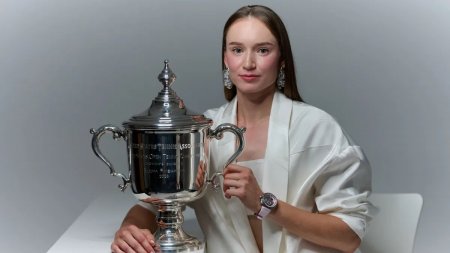 Ресми: Елена Рыбакина әлемнің бірінші ракеткасы атанды