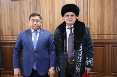 СЫРДАН ШЫҚҚАН СЫРШЫЛ АҚЫНҒА ЕЛДЕН КӨРСЕТІЛГЕН ҚҰРМЕТ