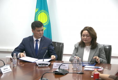 АНА МЕН БАЛАНЫ ҚОЛДАУҒА АРНАЛҒАН МЕМОРАНДУМҒА ҚОЛ ҚОЙЫЛДЫ
