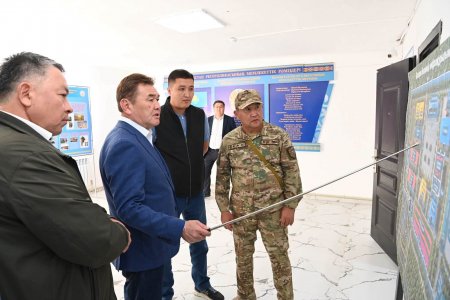 АЙМАҚ БАСШЫСЫ ҚЫЗЫЛОРДА ГАРНИЗОНЫНДАҒЫ ӘСКЕРИ БӨЛІМДЕРДІҢ ЖҰМЫСЫМЕН ТАНЫСТЫ