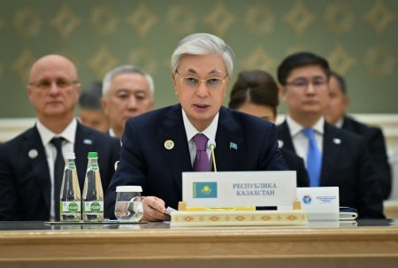 Мемлекет басшысы аймақтағы елдердің шекара маңында құрылған сауда-логистика кешендері мен өнеркәсіп кооперациясы орталықтары мол мүмкіндікке жол ашатынын атап өтті