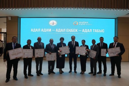 ЕҢБЕК КҮНІ ЖӘНЕ ӘЛЕУМЕТТІК ҚОРҒАУ ЖҮЙЕСІ ҚЫЗМЕТКЕРЛЕРІ КҮНІНЕ АРНАЛҒАН  САЛТАНАТТЫ ШАРА ӨТТІ